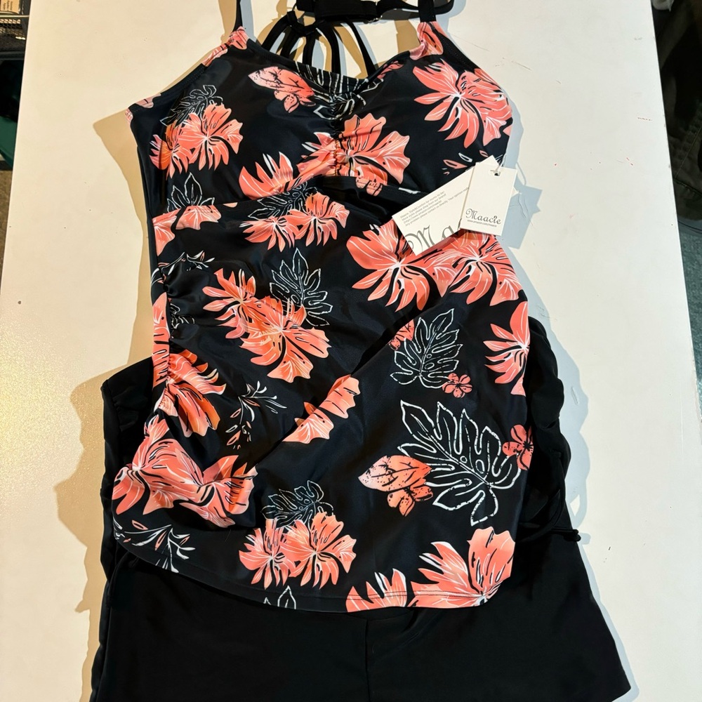 NWT Maacie 2 Piece Maternity Swimsuit Small Floral Padded Lined Shorts Tank Swim